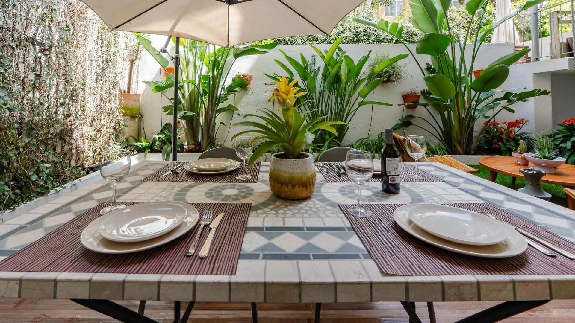 Lisbon Garden Retreat Apartment