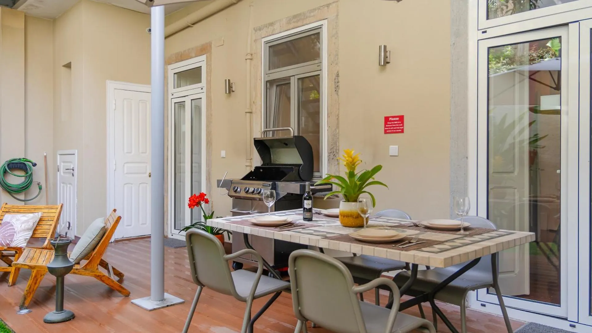 Lisbon Garden Retreat Apartment