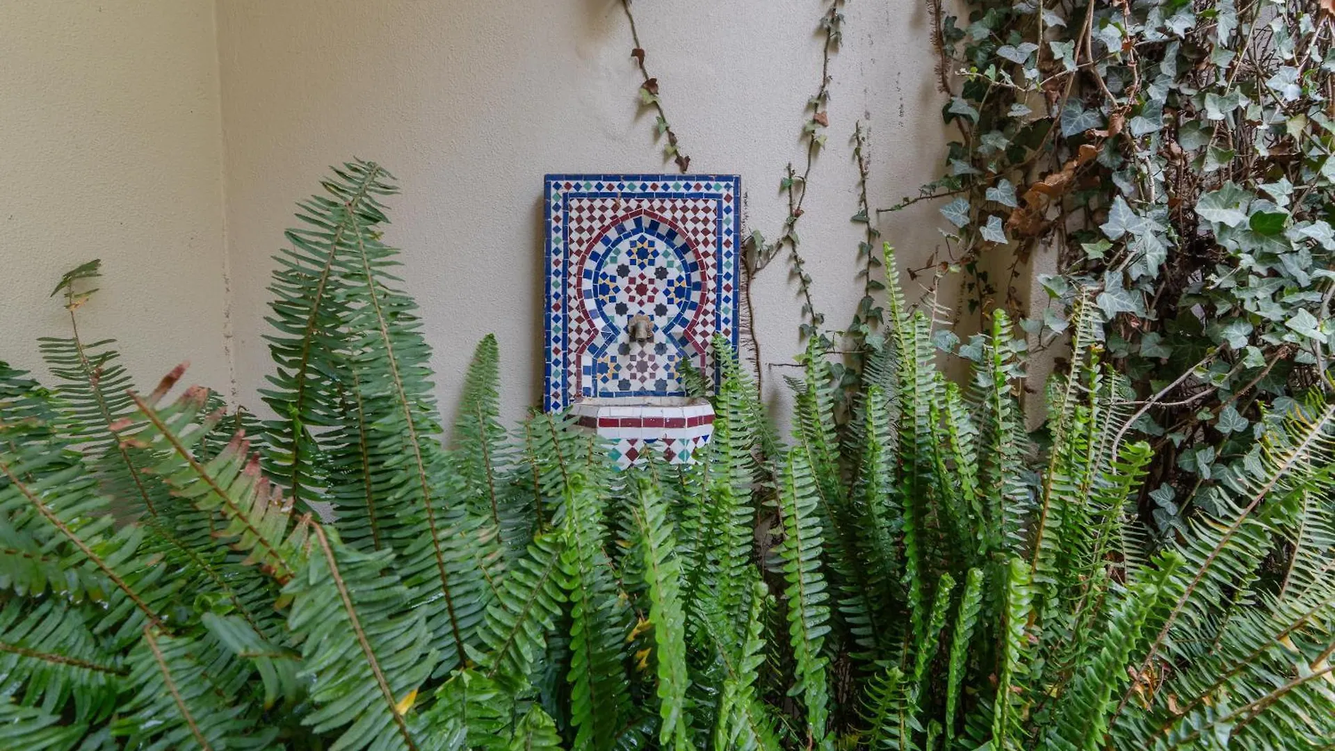 Lisbon Garden Retreat Apartment