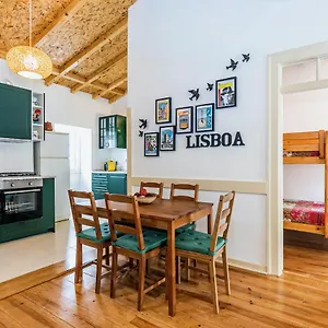 Moderno Em Bairro Tipico Lisboeta Lisbon