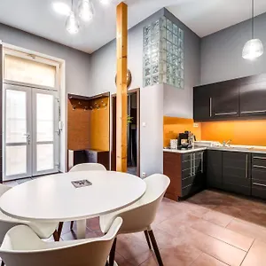 https://oktogon-4-entire-aircon-apartment.inbudapesthotels.com
