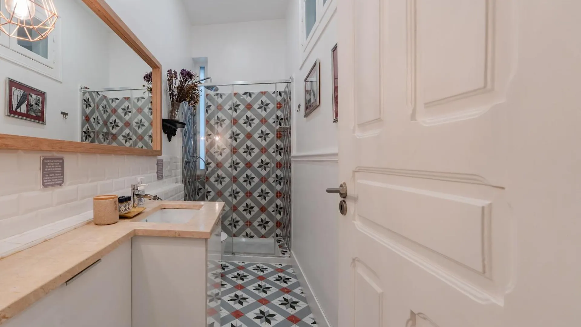 Lisbon Garden Retreat Apartment