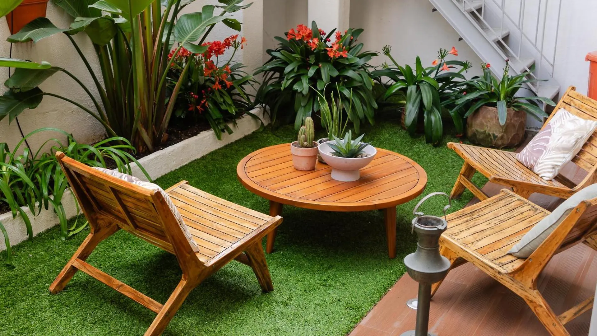 Lisbon Garden Retreat Apartment