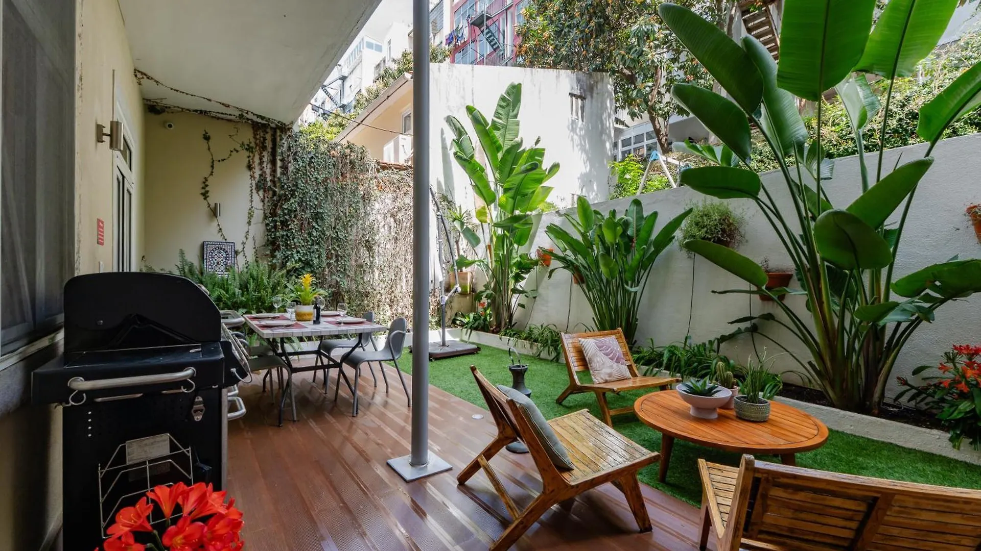 Lisbon Garden Retreat Apartment
