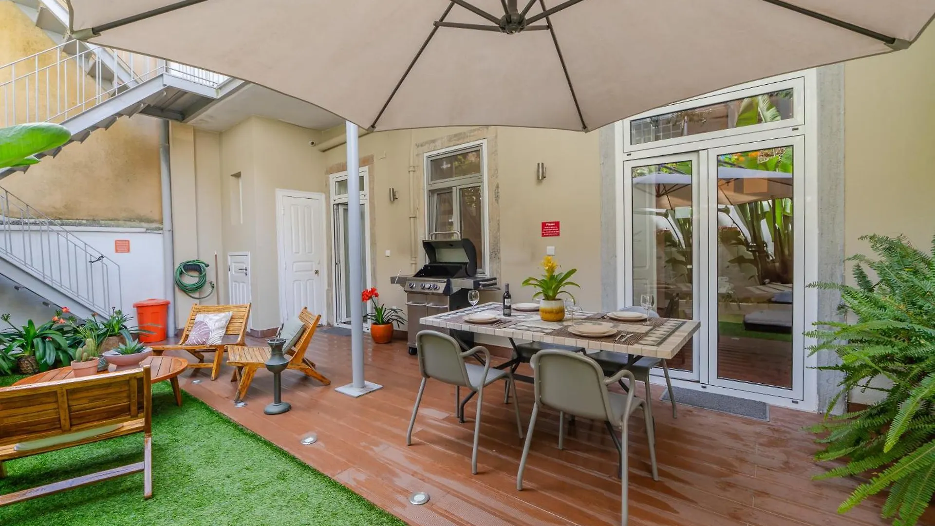 Lisbon Garden Retreat Apartment