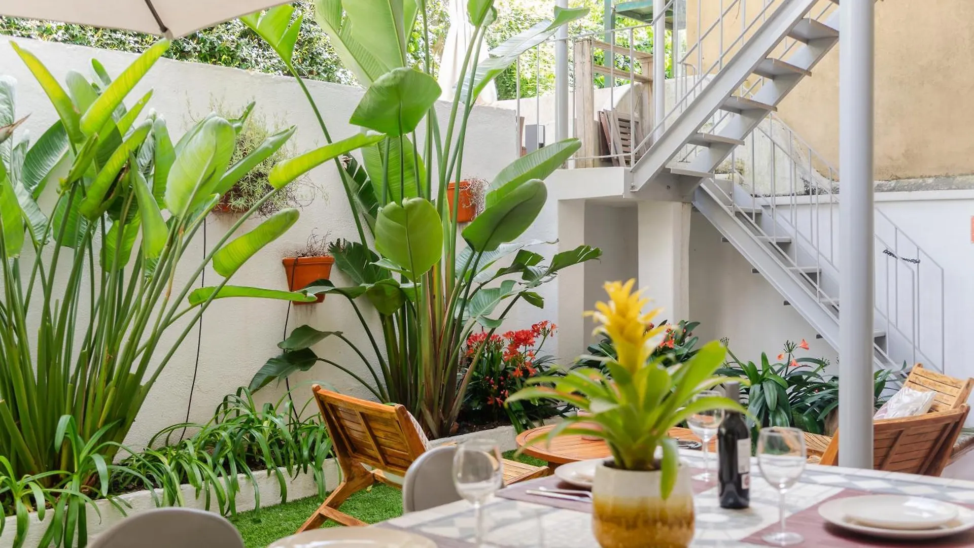 Lisbon Garden Retreat Apartment