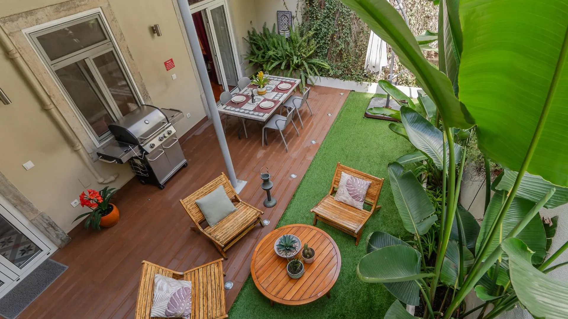 Lisbon Garden Retreat Apartment