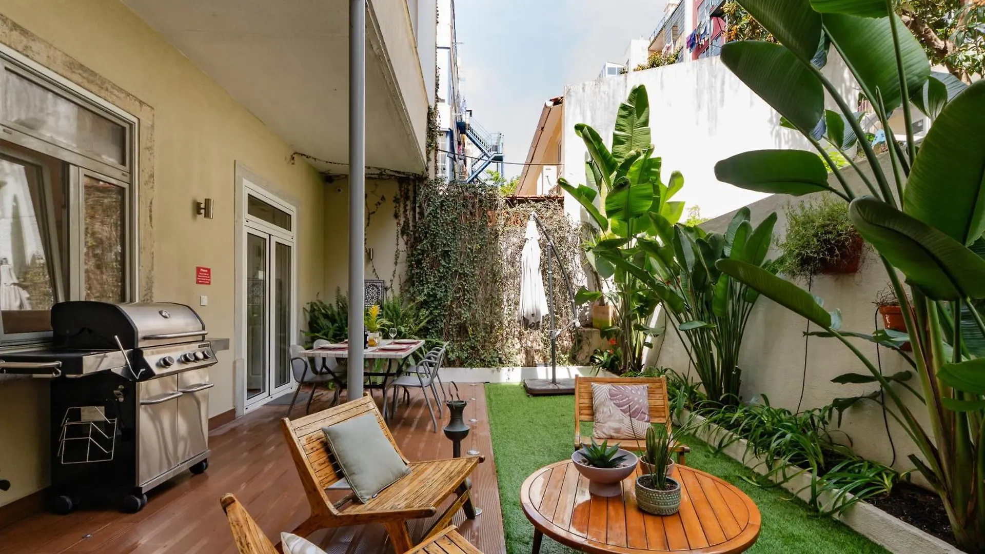 Lisbon Garden Retreat Apartment